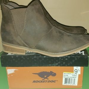 Women's brown rocket dog boots barely worn